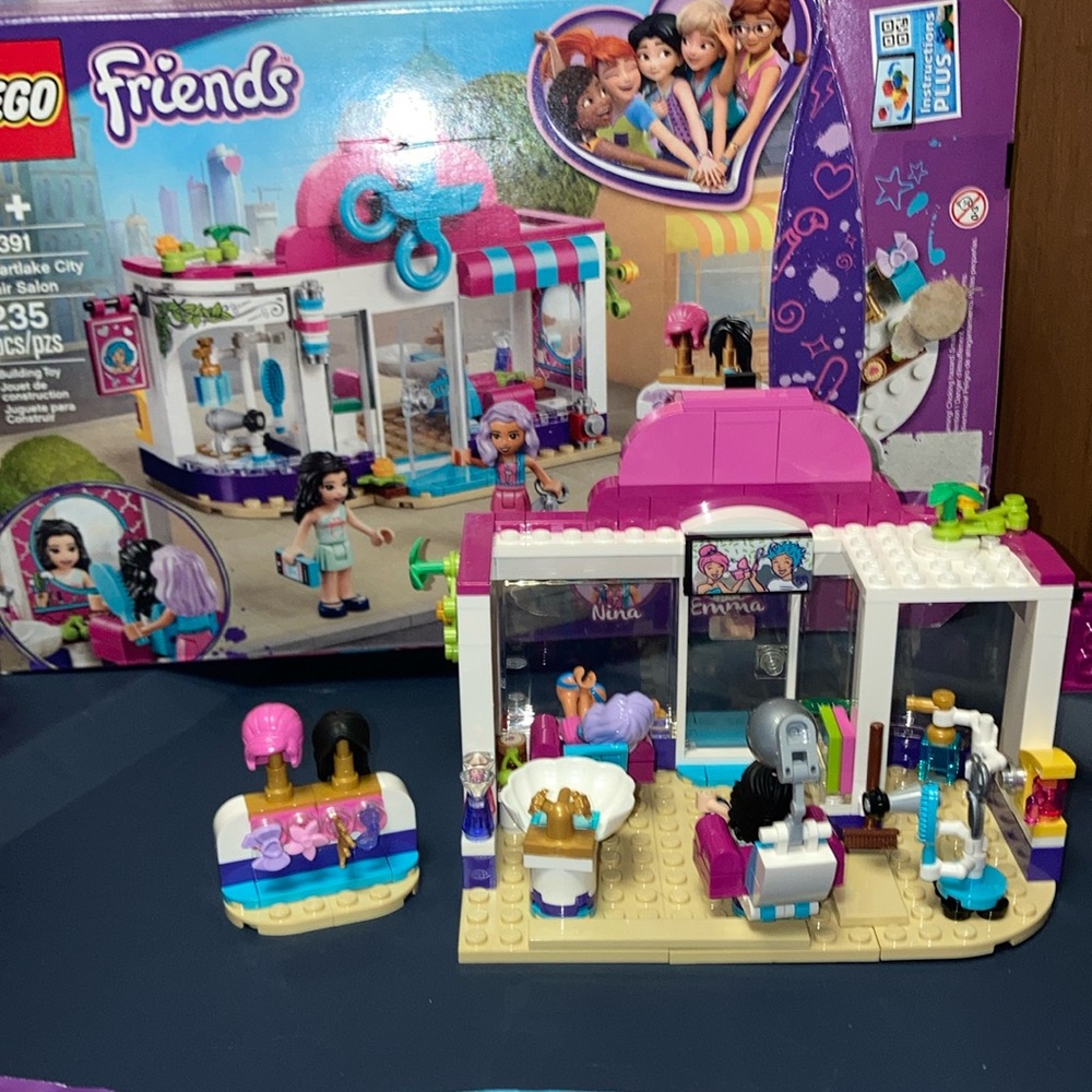 Lego friends building set 41391 Heartlake City hair salon